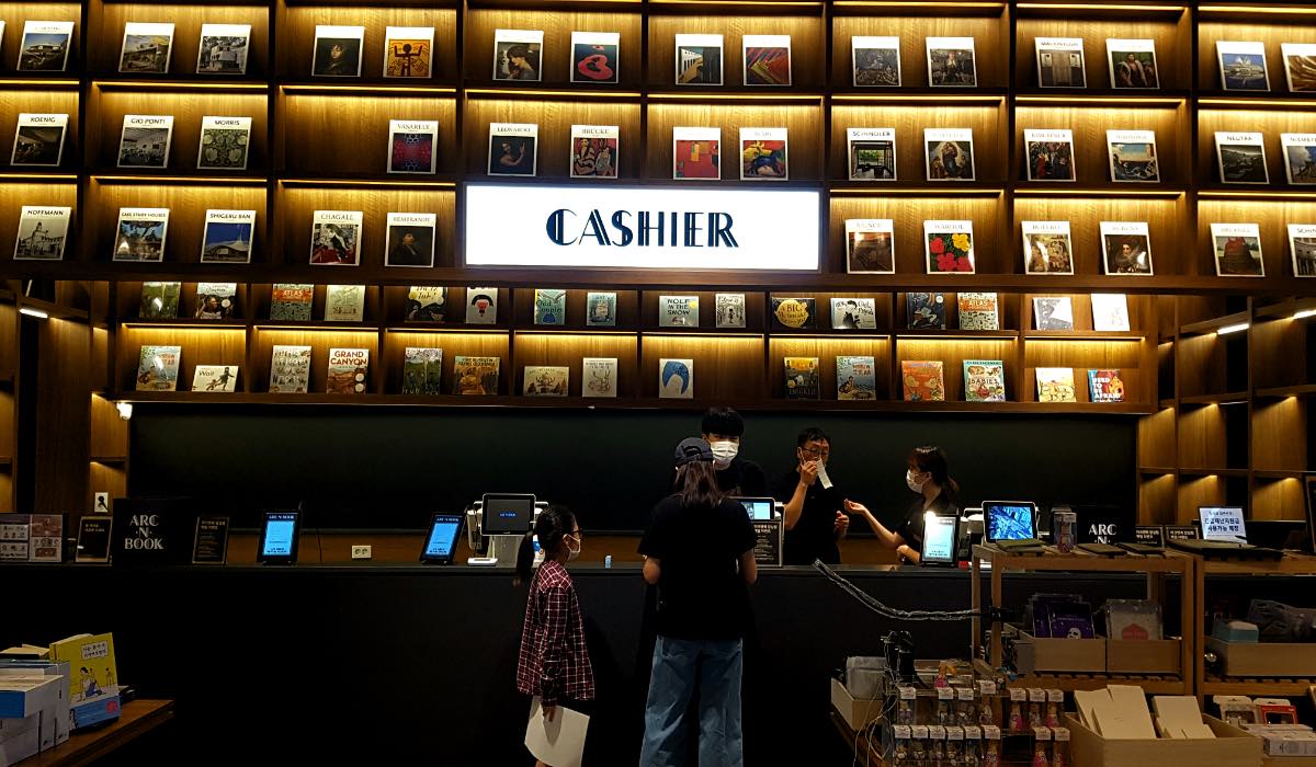 cashier sign at a bookstore
